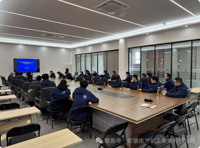 Profesor Mou Jiegang z China Jiliang University navštívil Anhui South Chemical Pump Co., Ltd., aby provedl specializované školení o odstředivých čerpadlech.